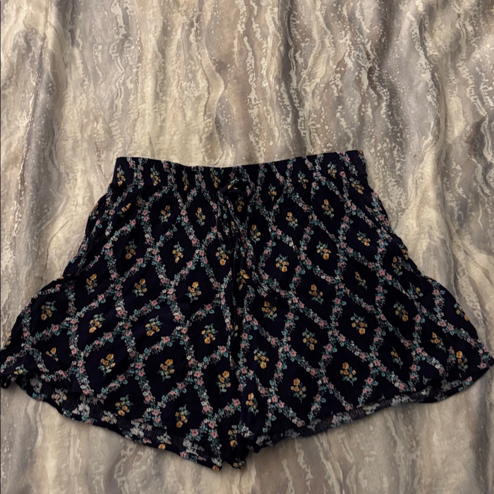 Tres Bien Floral Patterned Women's Shorts - Black and Blue